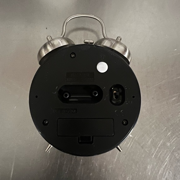 SHARP Quartz Alarm Clock - Picture 2 of 4